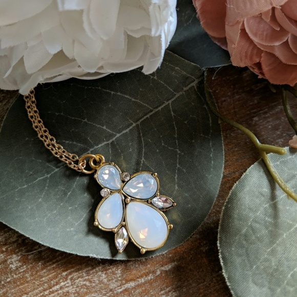 Angel/Bumblebee Crystal Necklace - Picture 1 of 2